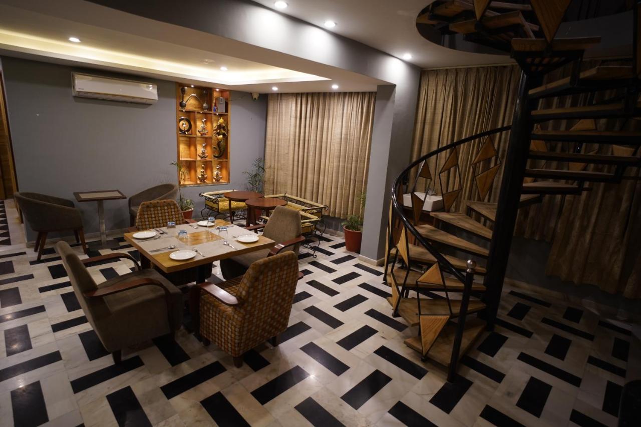 Fabhotel Naivara Boutique ウダイプル エクステリア 写真